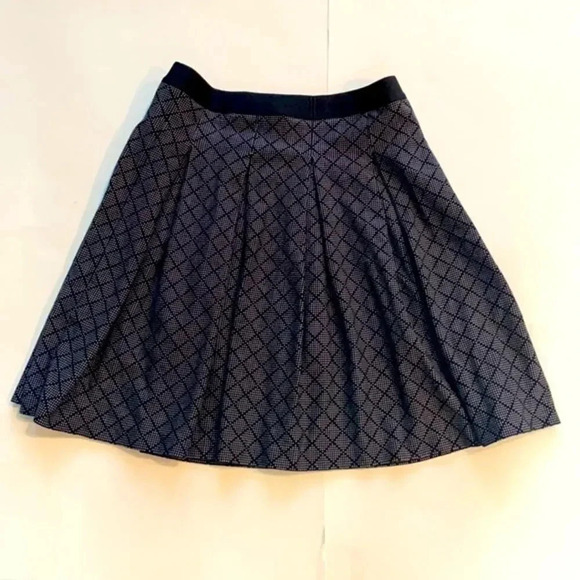 Uniqlo pleated stretch mini skirt, black,  tan geometric print. Women’s size M - Picture 8 of 9